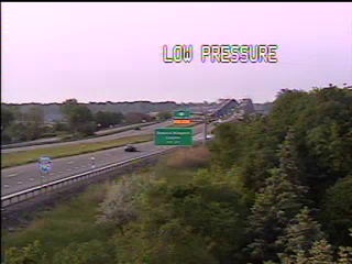 Traffic Cam I-190 at Exit 21A (LaSalle Expressway) - Southbound Player