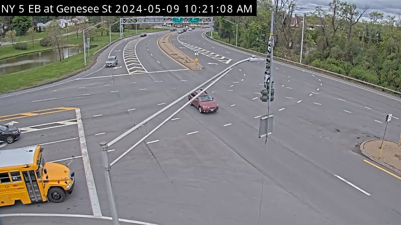 Traffic Cam NY 5,8,12 at Genesee St - New Hartford - Northbound Player