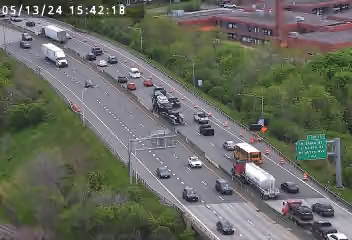 Traffic Cam I-81 south of Exit 18 (Almond St) - Northbound Player