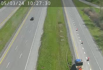 Traffic Cam I-81 north of Exit 27 (Airport Blvd) - Northbound Player