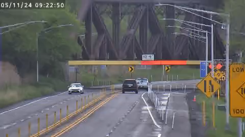 Traffic Cam NY-370 west of Railroad Bridge (Parkway) - Eastbound Player