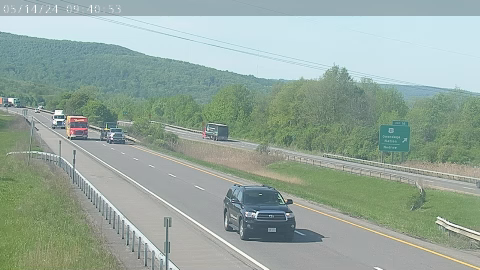 Traffic Cam I-81 north of Exit 16 (Nedrow) - Northbound Player