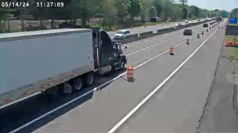 I-81 south of Exit 25A (Salina) - Northbound Traffic Camera