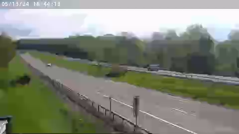 Traffic Cam I-81 south of Exit 33 (Parish) - Northbound Player