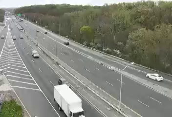 Traffic Cam I-295 at Union Turnpike - Southbound Player