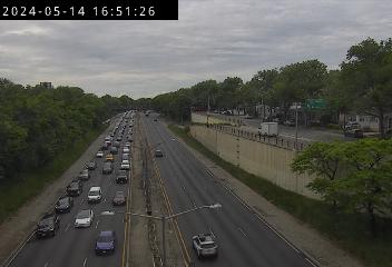 Traffic Cam Clearview Expressway @ 35 Street - Northbound Player
