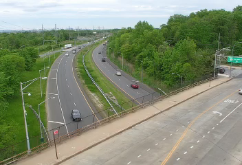 Traffic Cam NY440 at Victory Blvd. - Southbound Player