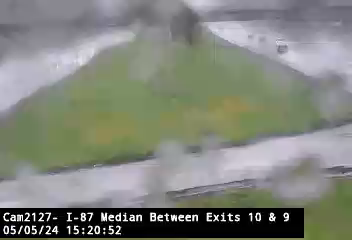 Traffic Cam I-87 Between Exits 10-9 - Southbound Player