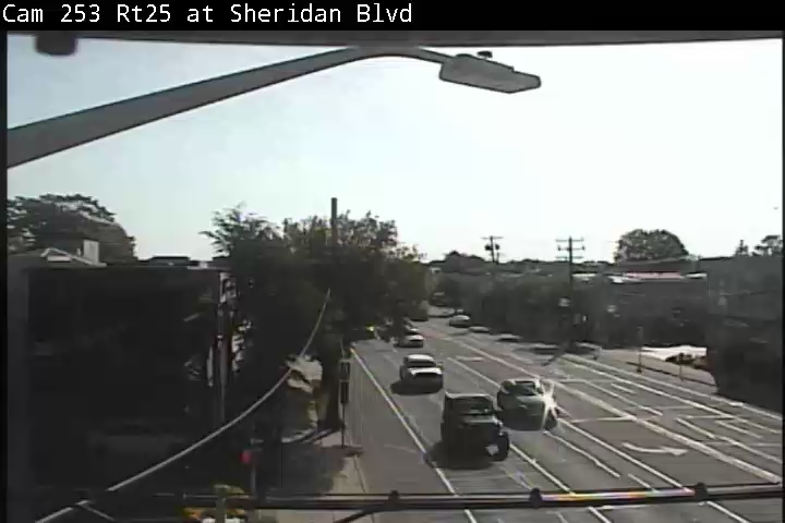 Traffic Cam NY 25 Eastbound at Sheridan Blvd. Player