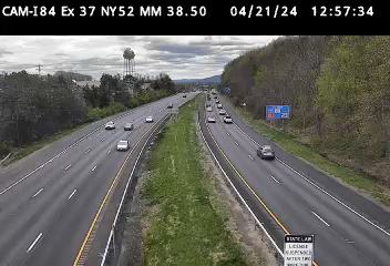 Traffic Cam Taconic state Parkway South of Route 132 - Southbound Player