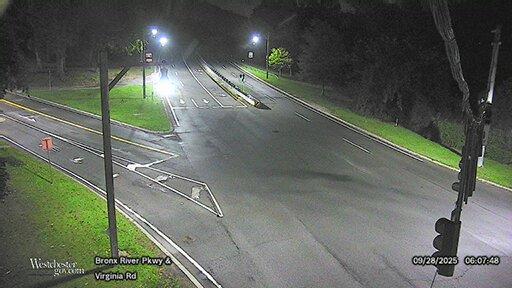 Traffic Cam Yonkers › South: Bronx River Parkway at Virginia Road Player