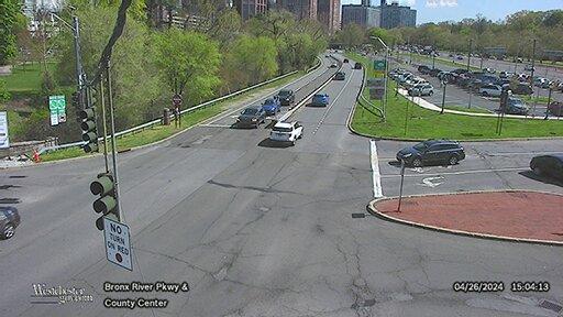 Traffic Cam White Plains › South: Bronx River Parkway at County Center Player