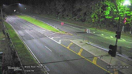 Traffic Cam Yonkers › South: Bronx River Parkway at Crane Road Player