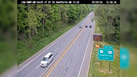 Ardsley › North: Saw Mill River Parkway South of Exit 25 (NY 9A) Traffic Camera