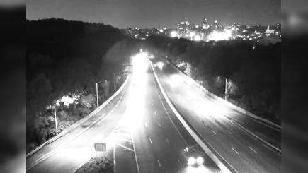 Traffic Cam New York › North: I-87 at Mosholu Parkway/Exit Player