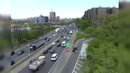 Traffic Cam New York › North: I-87 at West 179th Street Player