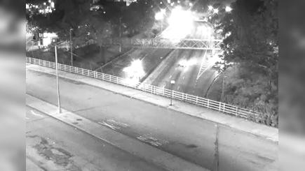 Traffic Cam New York › South: I-95 at Wood Avenue Player