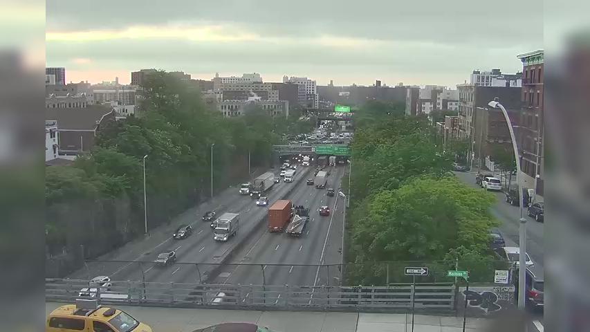 Traffic Cam New York › North: I-95 at Marmion Avenue Player