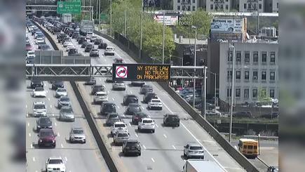 Traffic Cam New York › South: I-95 at Clay Avenue Player