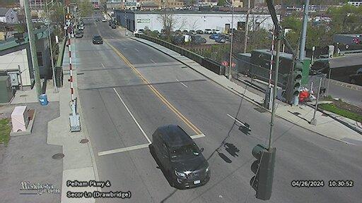 Yonkers › East: Fulton Avenue/Pelham Parkway Drawbridge at Secor Lane Traffic Camera