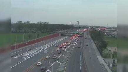 Traffic Cam New York › South: I-678 at Lafayette Avenue Player