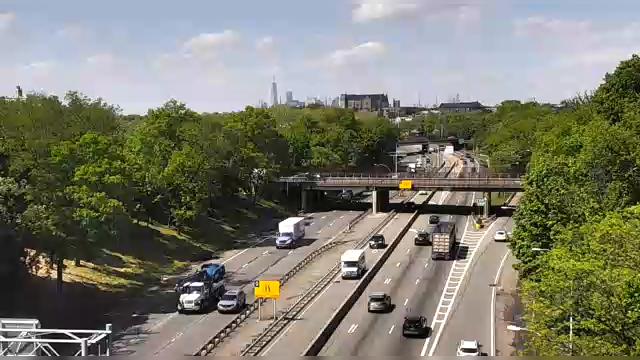 Traffic Cam New York › East: I-278 at 72nd Street Player