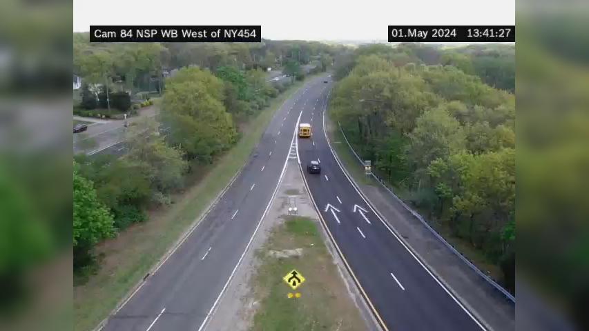 Traffic Cam Northport › West: NSP Westbound west of NY 454 overpass Player