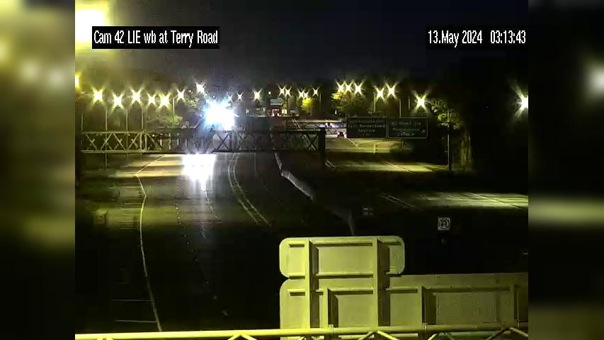 Traffic Cam Islandia › West: I-495 at Terry Road (Exits 59-58) Player