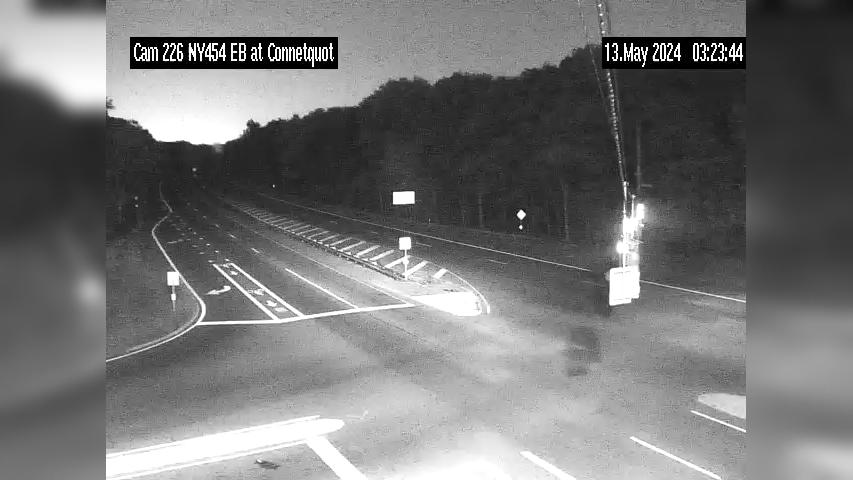Traffic Cam Islandia: NY 454 at Connetquot Ave; Southwest Player