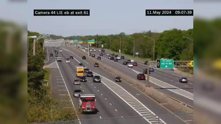 Traffic Cam Islandia: I-495 at Patchogue-Holbrook Rd Player