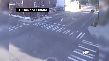Traffic Cam Rochester: Clifford Ave at Hudson Ave Player