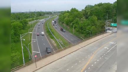Traffic Cam New York › South: NY440 at Victory Blvd Player