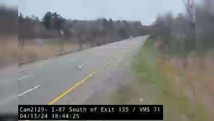 Traffic Cam Round Lake › South: I-87 SB South of Exit 13S Player