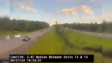 Traffic Cam Round Lake › North: I-87 Northbound Before Exit 13S Player