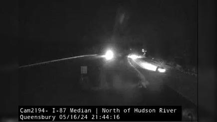 Traffic Cam South Glens Falls › North: I-87 Median - North of Hudson River Queensbury Player