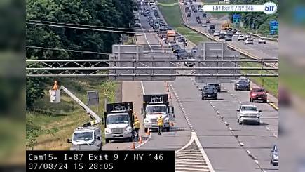 Traffic Cam Clifton Park › South: I-87 at Exit 9 NY 146 Player