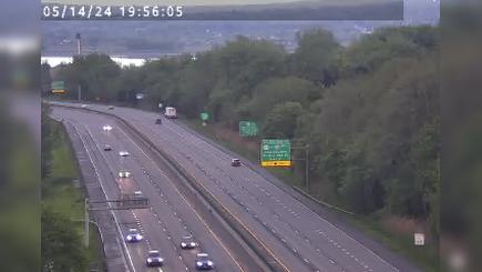 Traffic Cam Town of Salina › North: I-81 north of Exit 25 (7th North St) Player