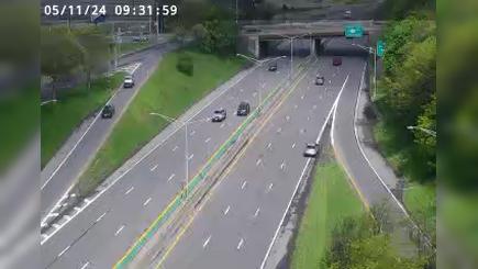 Traffic Cam Syracuse › North: I-81 north of Exit 22 (Court St) Player