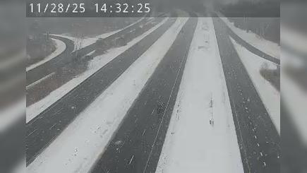 Traffic Cam Town of Salina › North: I-81 north of Exit 27 (Airport Blvd) Player