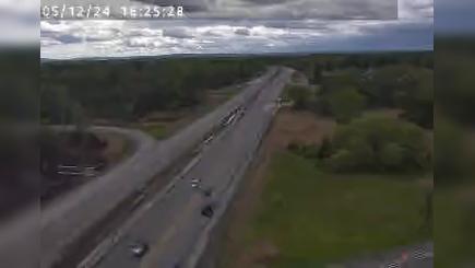 North Syracuse › South: I-81 north of Exit 29 (I-481) Traffic Camera