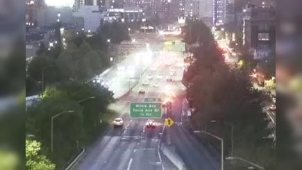 Traffic Cam New York › North: I-87 at East 135th Street Player
