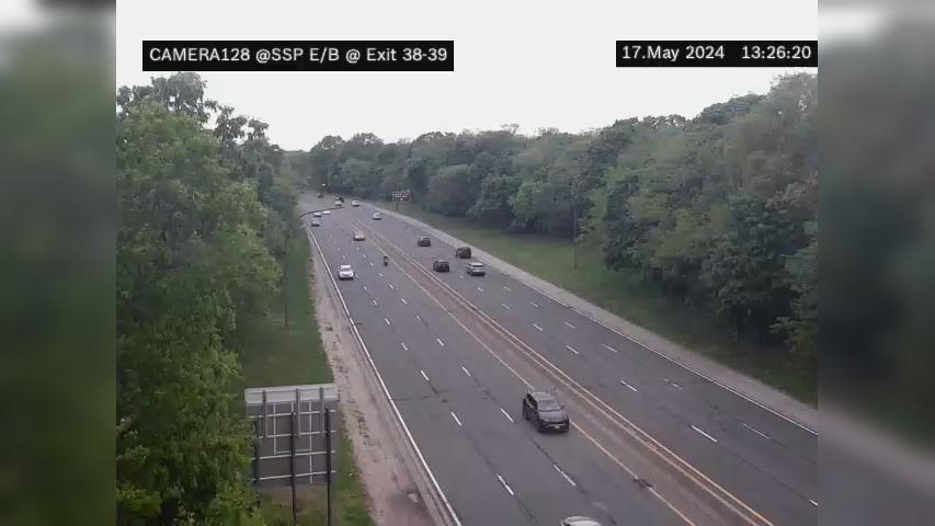 Traffic Cam Huntington › West: SSP at Exit 38 (Belmont S.P.) to Exit 39(Deer Park Ave Player
