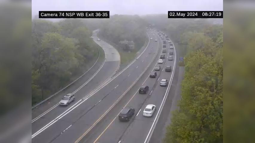 Traffic Cam Westbury › West: NSP West of South Oyster Bay Rd Player