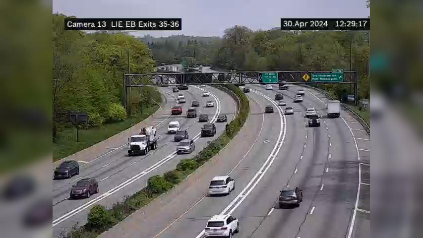 Traffic Cam North Hills › East: I-495 at Shelter Rock Rd Player