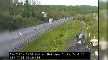 Traffic Cam Princetown › East: I-88 Median - Between Exits 24 & 25 at Birchwood Dr Player