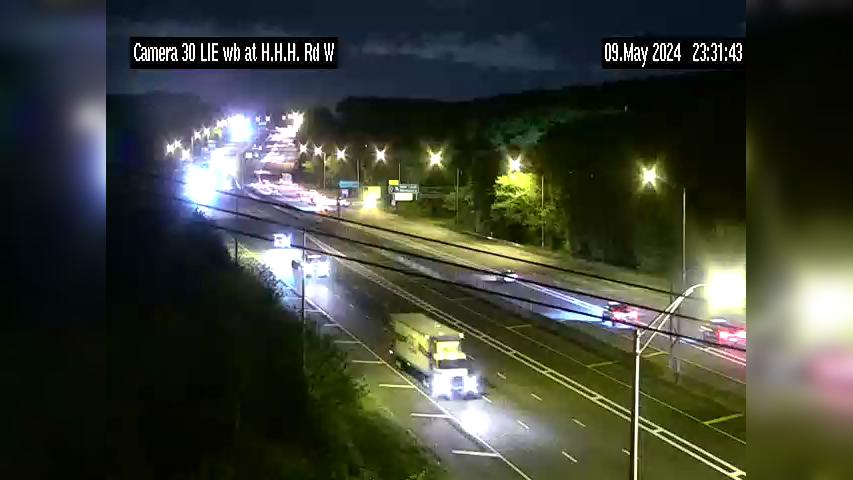 Traffic Cam Huntington › West: I-495 at Half Hollow Hills Road West Player