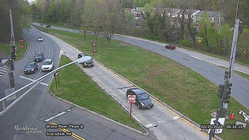 Traffic Cam Yonkers › North: Bronx River Parkway at Scarsdale Road Player
