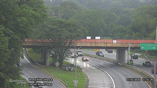 Traffic Cam Bronxville › North: Bronx River Parkway at Sprain Brook Parkway Player