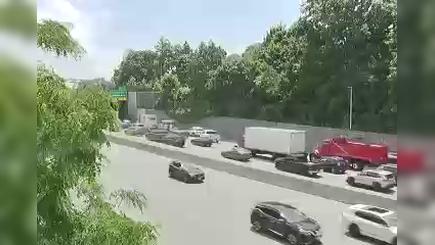 Traffic Cam New York › North: I-678 at Queens Blvd./Entrance ramp Player