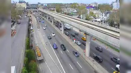 Traffic Cam New York › South: I-678 at 101st Avenue Southbound Player